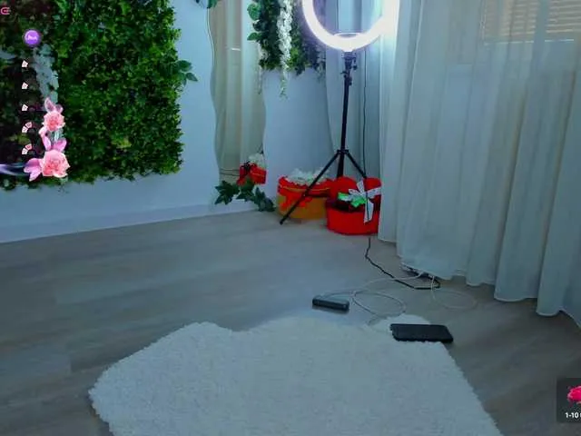 Live sex webcam photo for ZinaSquirts #291457980