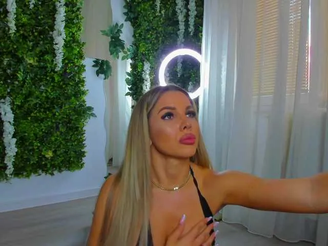 Live sex webcam photo for ZinaSquirts #291641715