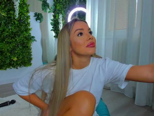 Live sex webcam photo for ZinaSquirts #291731755