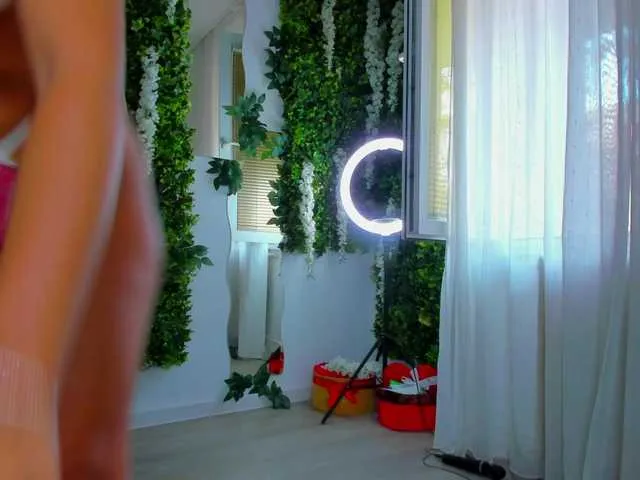 Live sex webcam photo for ZinaSquirts #291782551