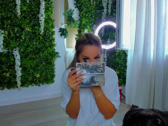 Live sex webcam photo for ZinaSquirts #291789404