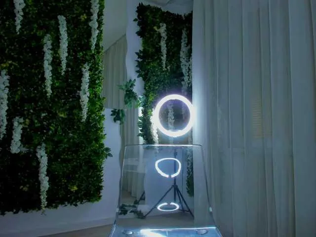 Live sex webcam photo for ZinaSquirts #292311735