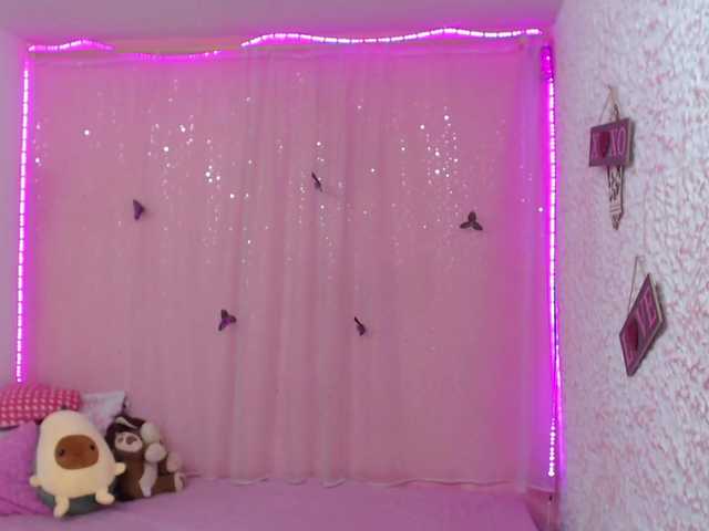 Live sex webcam photo for Zoe-19- #272174707