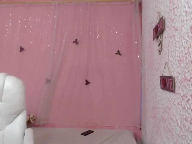 Live sex webcam photo for Zoe-19- #272256894