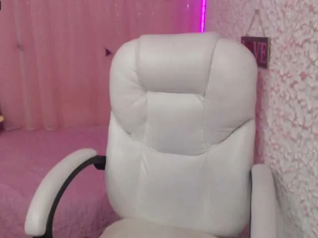 Live sex webcam photo for Zoe-19- #272638361