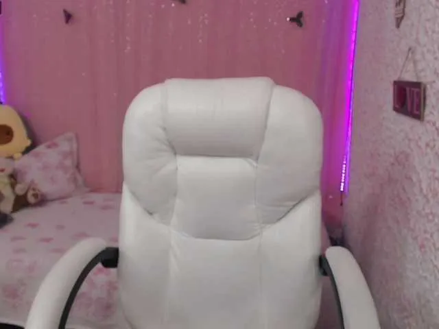 Live sex webcam photo for Zoe-19- #272677358