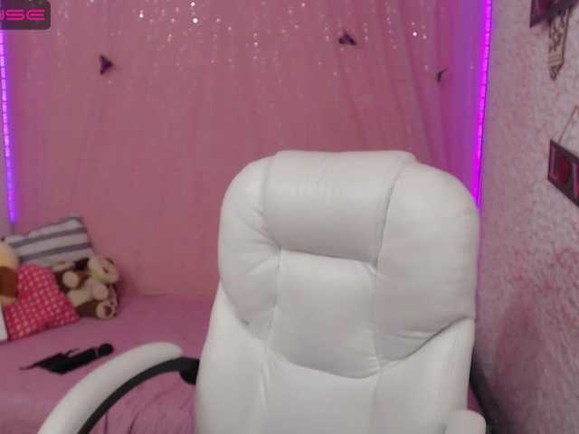 Live sex webcam photo for Zoe-19- #272779962