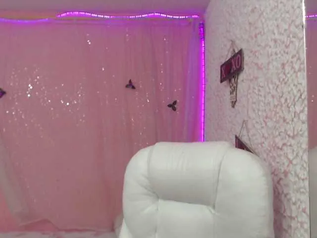 Live sex webcam photo for Zoe-19- #272882658