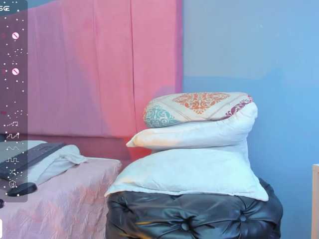 Live sex webcam photo for Zoe-4 #276499254