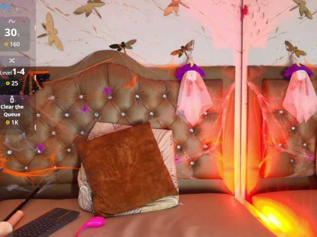 Live sex webcam photo for Zoe-Johnson #292125107