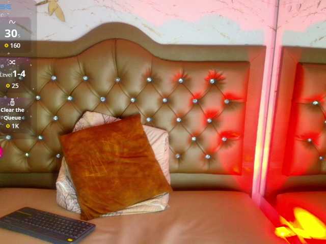 Live sex webcam photo for Zoe-Johnson #292192779