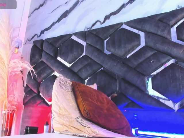 Live sex webcam photo for Zoe-Johnson #292292416