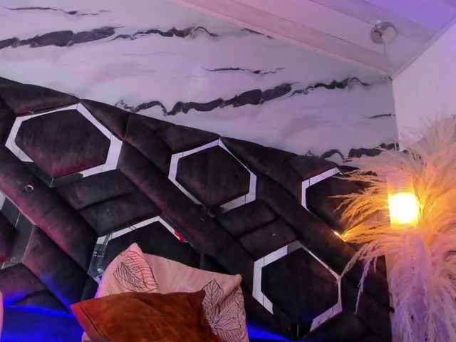 Live sex webcam photo for Zoe-Johnson #292404765