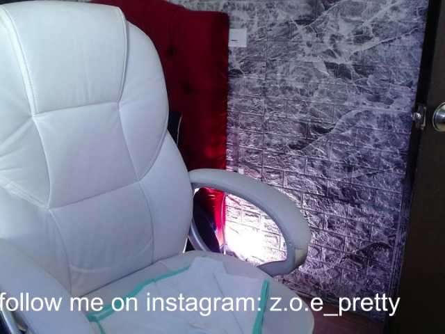 Live sex webcam photo for Zoe-rossi99 #277952788