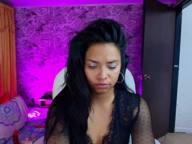 Live sex webcam photo for Zoe-rossi99 #279913405