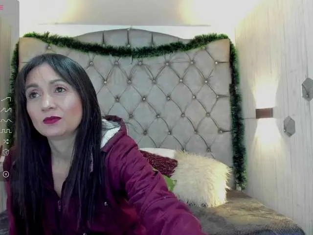 Live sex webcam photo for Zoe333 #276857671