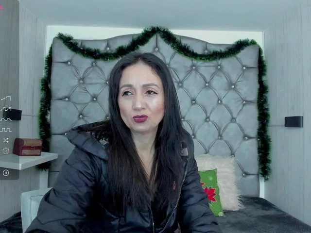 Live sex webcam photo for Zoe333 #276898793