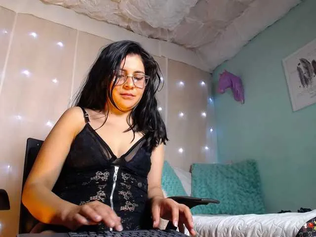 Live sex webcam photo for ZoeAdamss #275601063