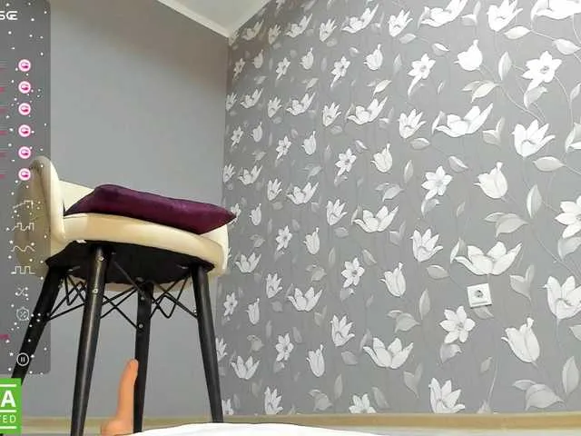 Live sex webcam photo for ZoeKlarxxx #277992110