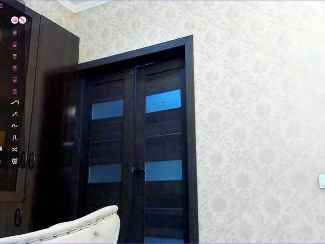 Live sex webcam photo for ZoeKlarxxx #290247597