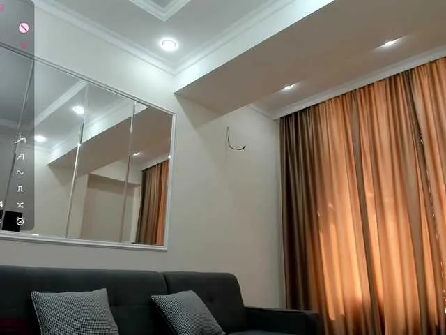 Live sex webcam photo for ZoeKlarxxx #290723084