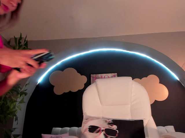 Live sex webcam photo for ZoePresley1 #272088625