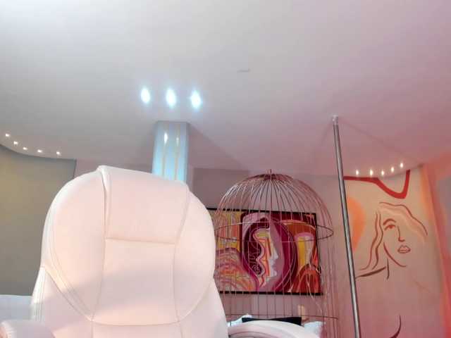 Live sex webcam photo for ZoePresley1 #272127465