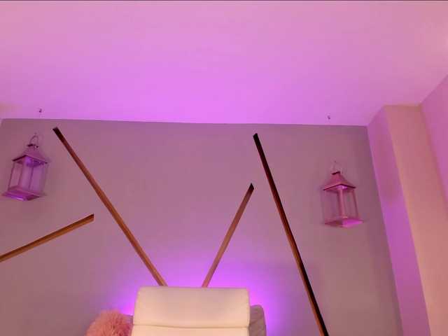 Live sex webcam photo for ZoePresley1 #272210148