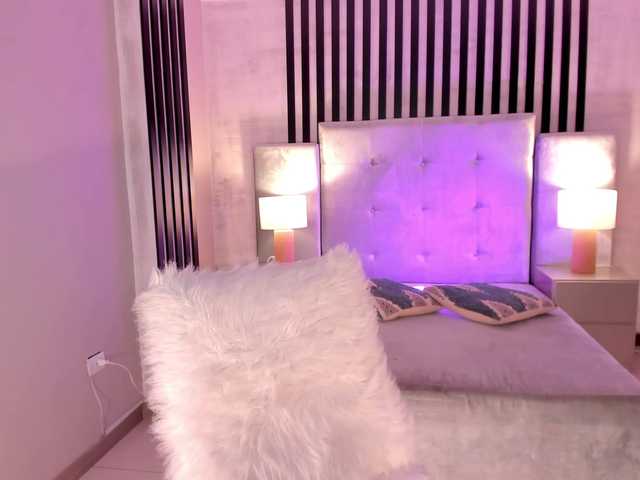 Live sex webcam photo for ZoePresley1 #272273458