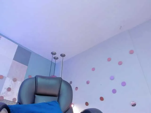 Live sex webcam photo for ZoePresley1 #272729276