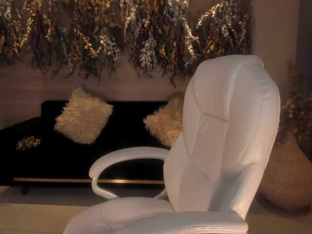 Live sex webcam photo for ZoePresley1 #273083600