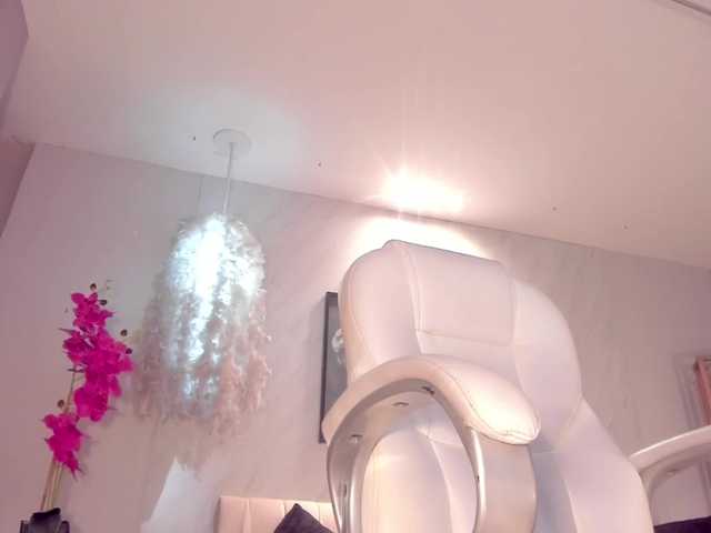 Live sex webcam photo for ZoePresley1 #274466207