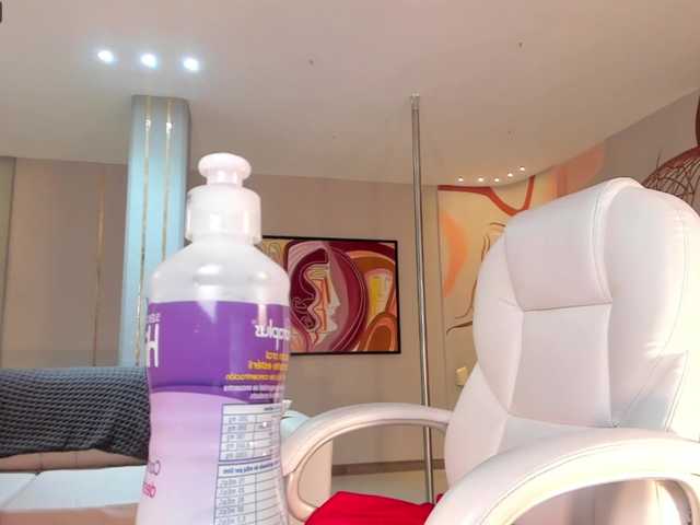 Live sex webcam photo for ZoePresley1 #275343325