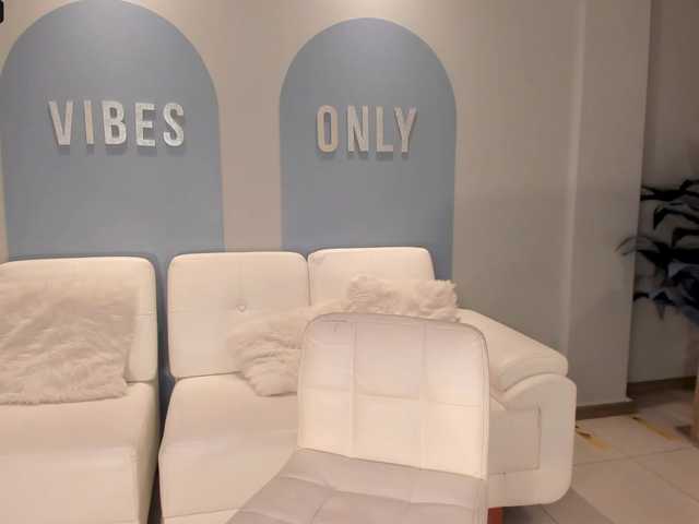 Live sex webcam photo for ZoePresley1 #275499031