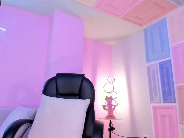 Live sex webcam photo for ZoePresley1 #275703310