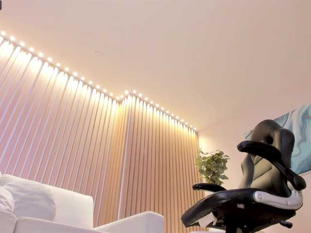 Live sex webcam photo for ZoePresley1 #275816196