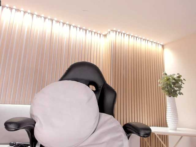 Live sex webcam photo for ZoePresley1 #275962774