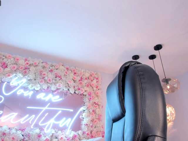 Live sex webcam photo for ZoePresley1 #276054704