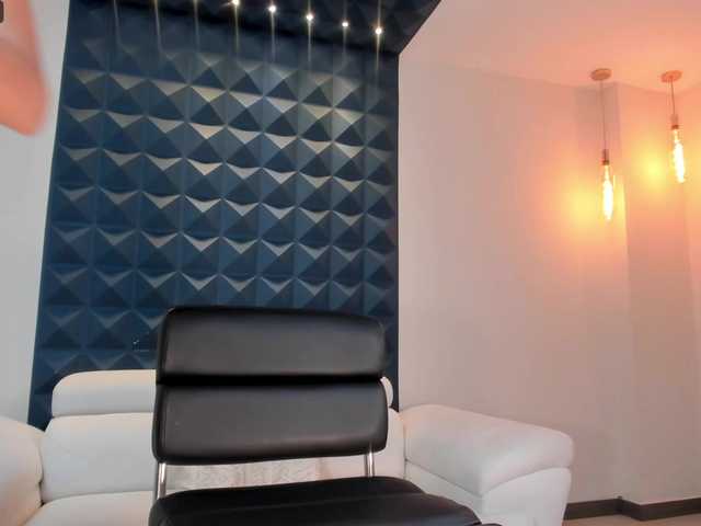 Live sex webcam photo for ZoePresley1 #276468909