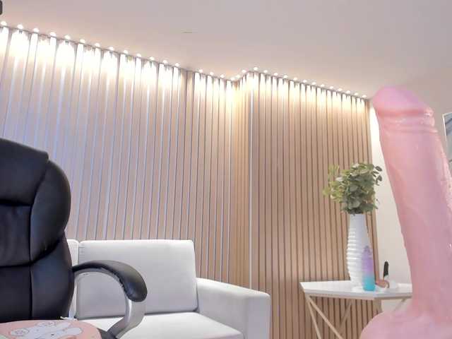 Live sex webcam photo for ZoePresley1 #276553782