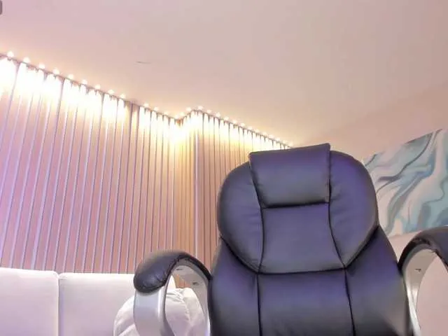 Live sex webcam photo for ZoePresley1 #276908309
