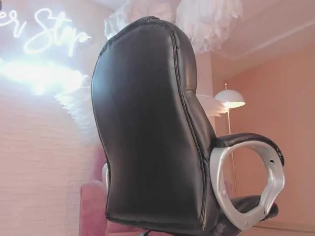 Live sex webcam photo for ZoePresley1 #277149930