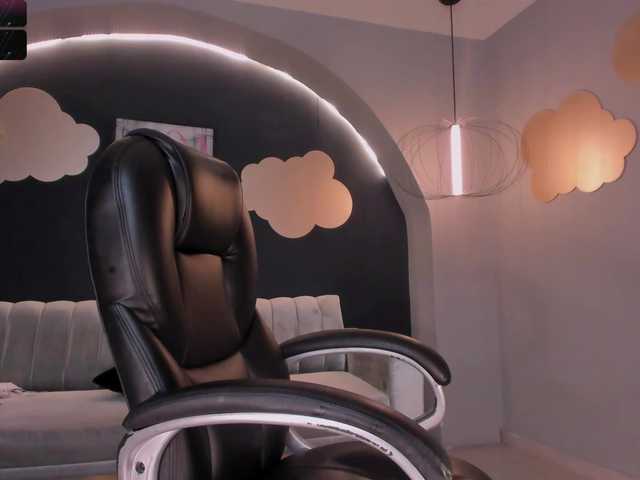 Live sex webcam photo for ZoePresley1 #277802224