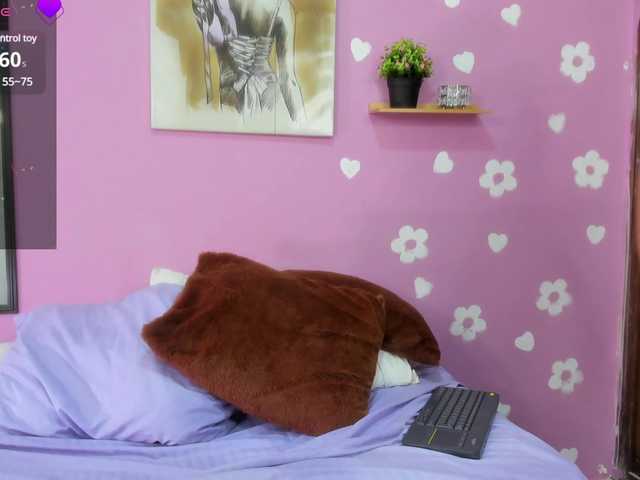 Live sex webcam photo for ZoeSmith #290870659