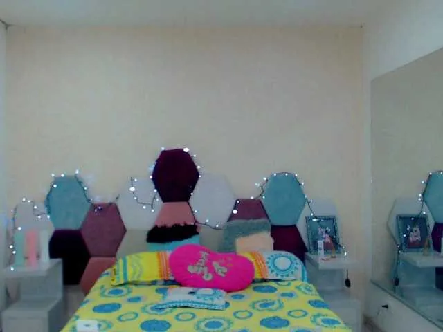 Live sex webcam photo for ZoeValentina #276085568