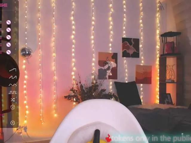 Live sex webcam photo for Zoebolton1 #277522761