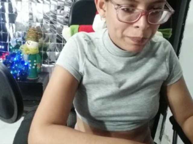 Live sex webcam photo for Zoegoddess #271745165