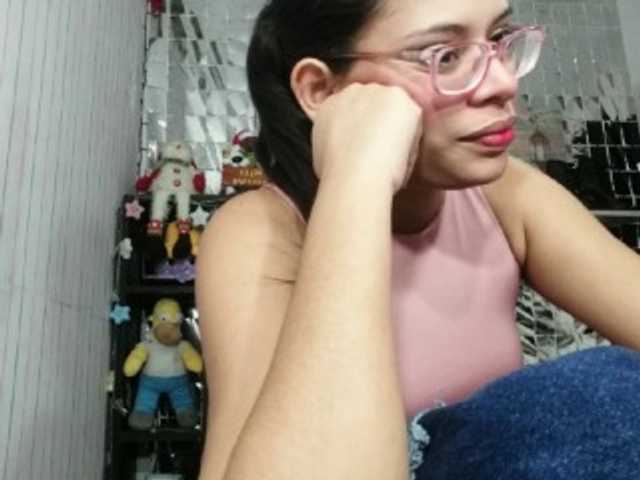 Live sex webcam photo for Zoegoddess #271858376