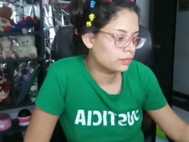 Live sex webcam photo for Zoegoddess #271881408