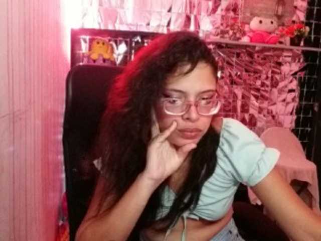 Live sex webcam photo for Zoegoddess #272008087